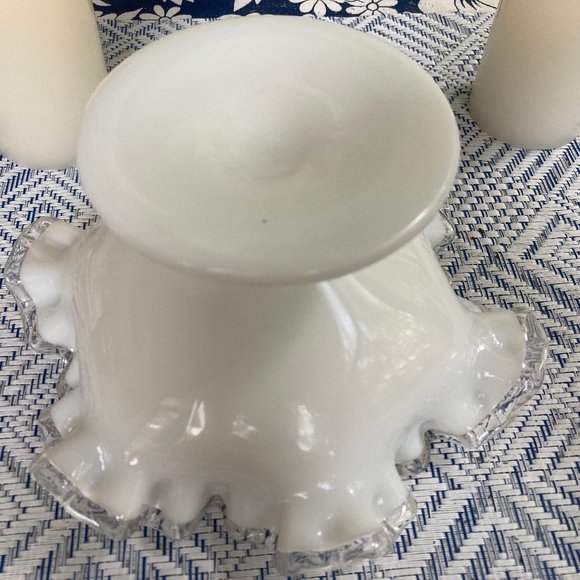FENTON SILVER CREST MILK GLASS FOOTED RUFFLED BOWL1949-52 EXCELLENT 7.5" - Picture 3 of 5